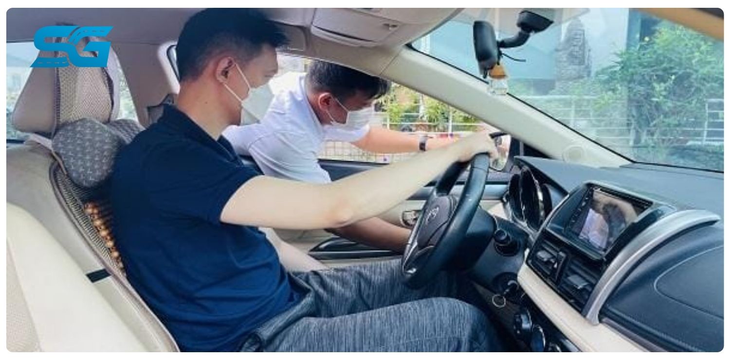 sử dụng điện thoại khi lái xe ô tô phạt bao nhiêu?