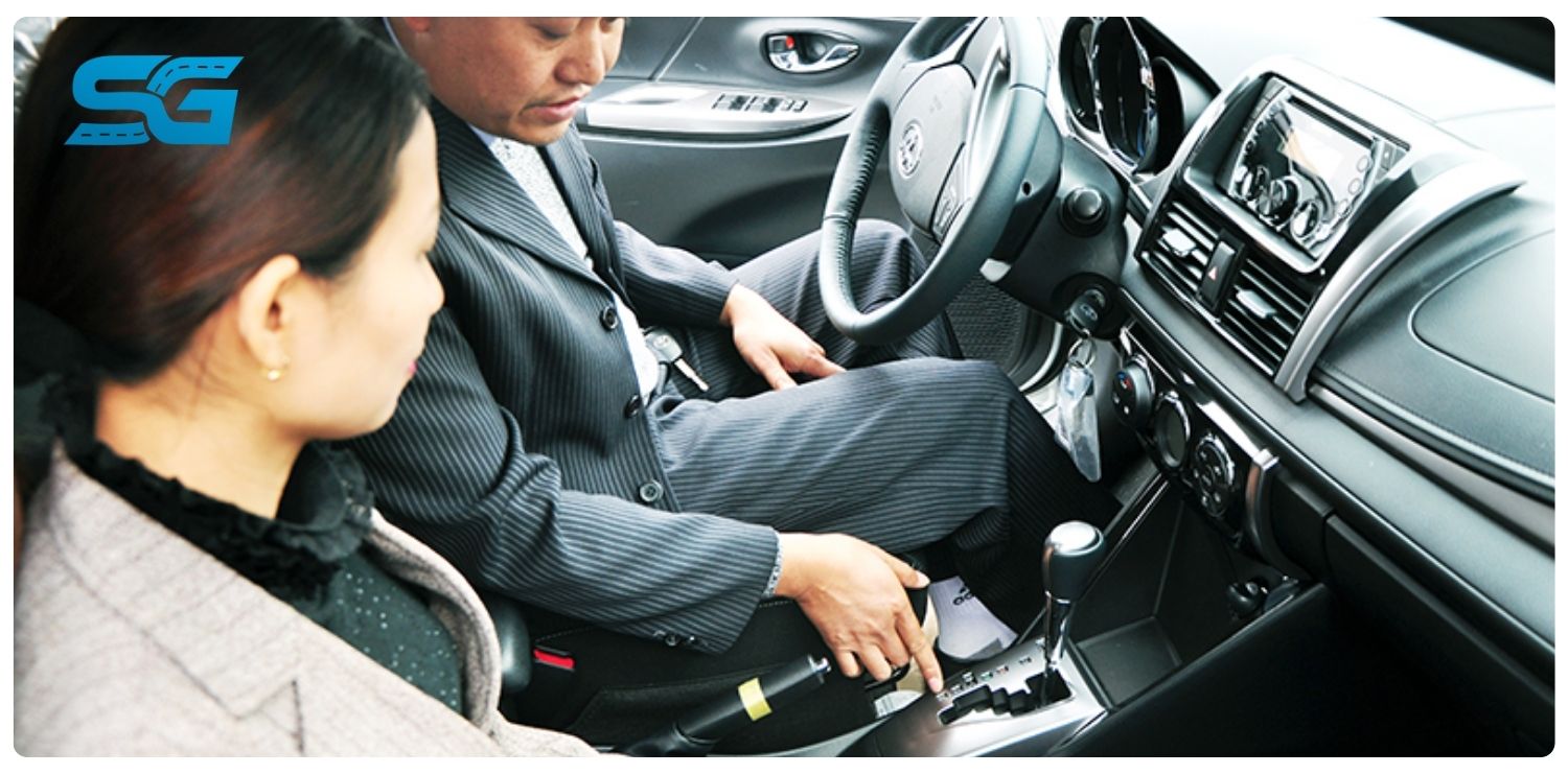 cách lái xe ô tô số tự động