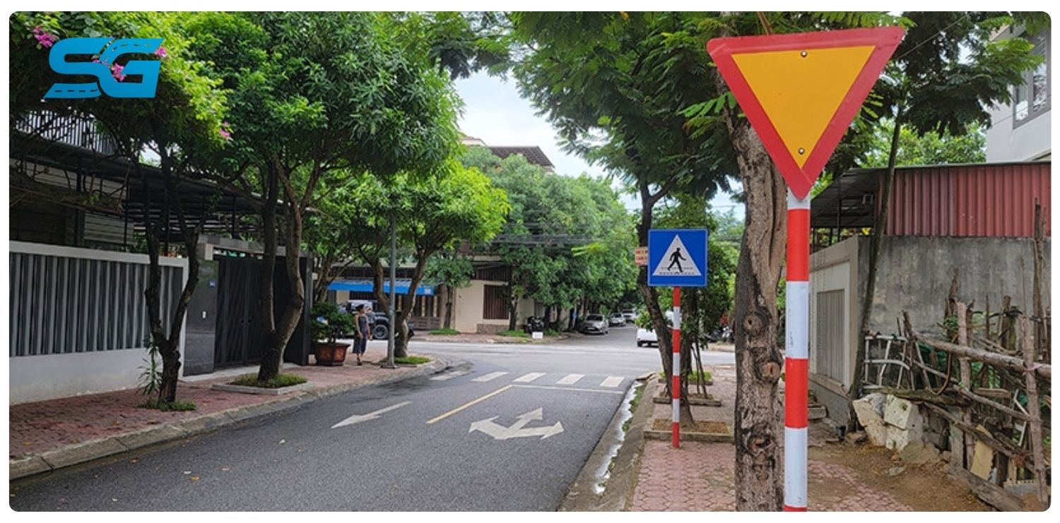 biển báo đường ưu tiên