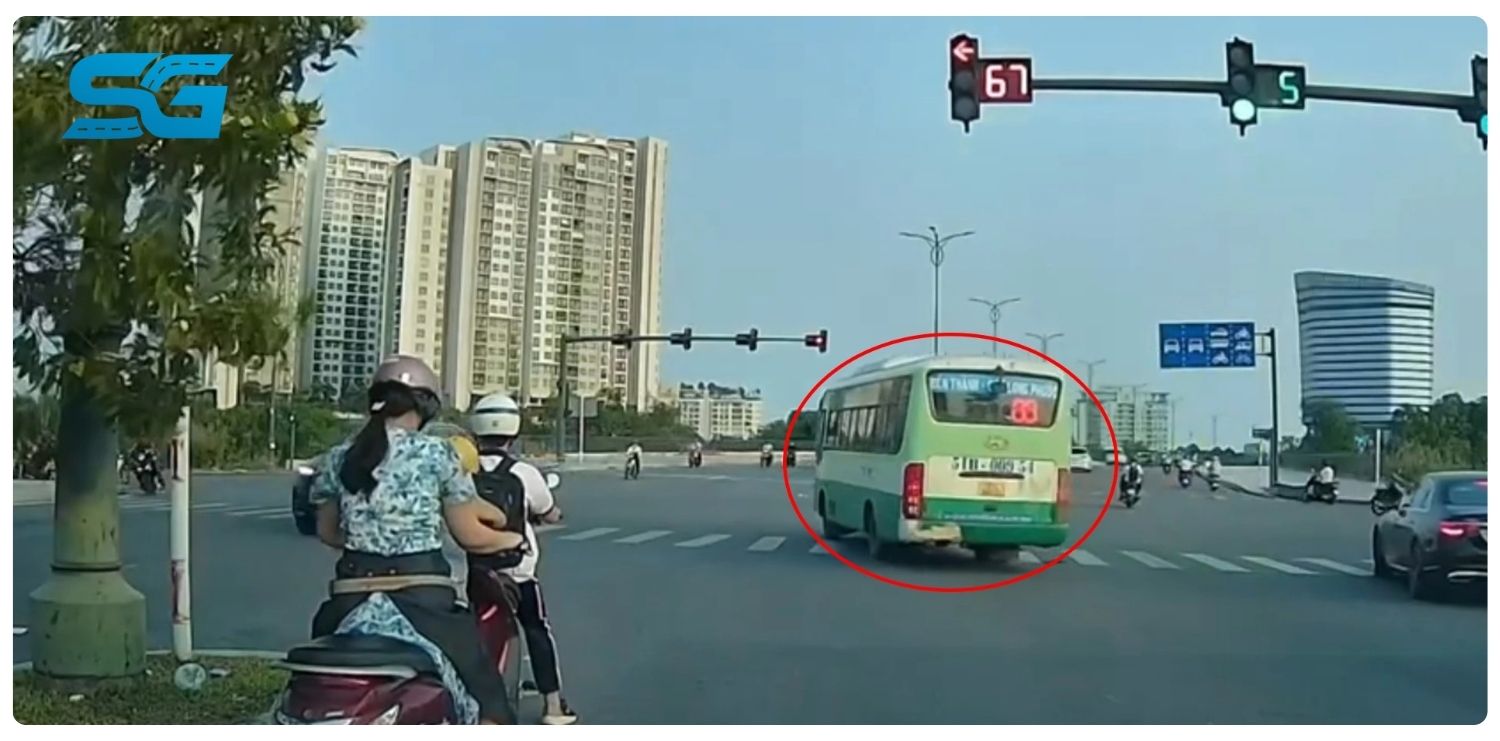 xe ô tô vượt đèn đỏ phạt bao nhiêu tiền