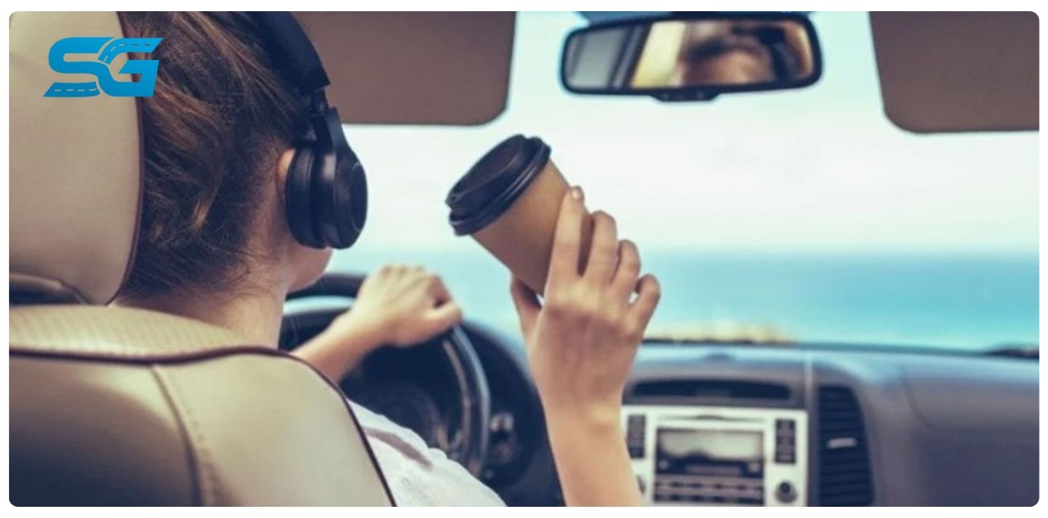 lái xe ô tô có được đeo tai nghe không