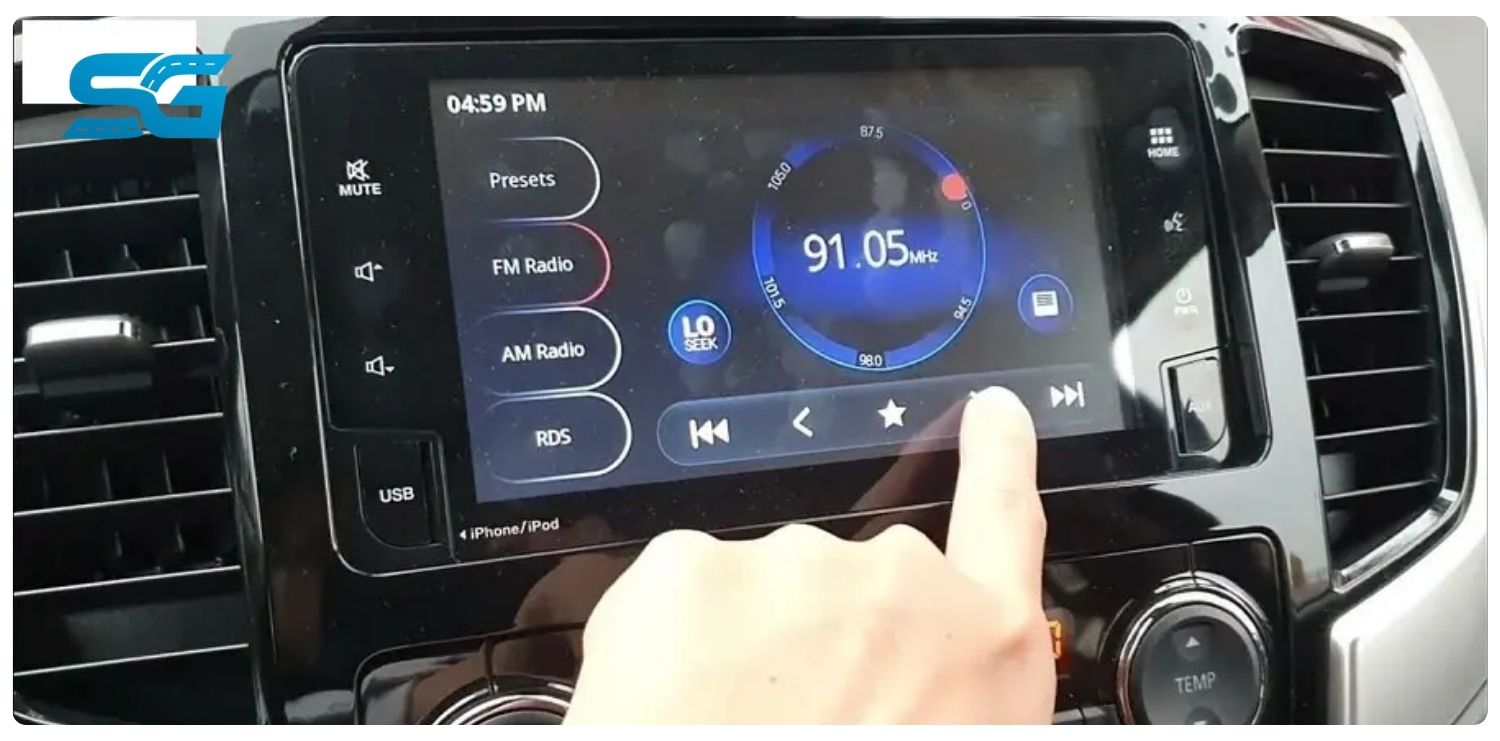 lái xe ô tô có được đeo tai nghe không