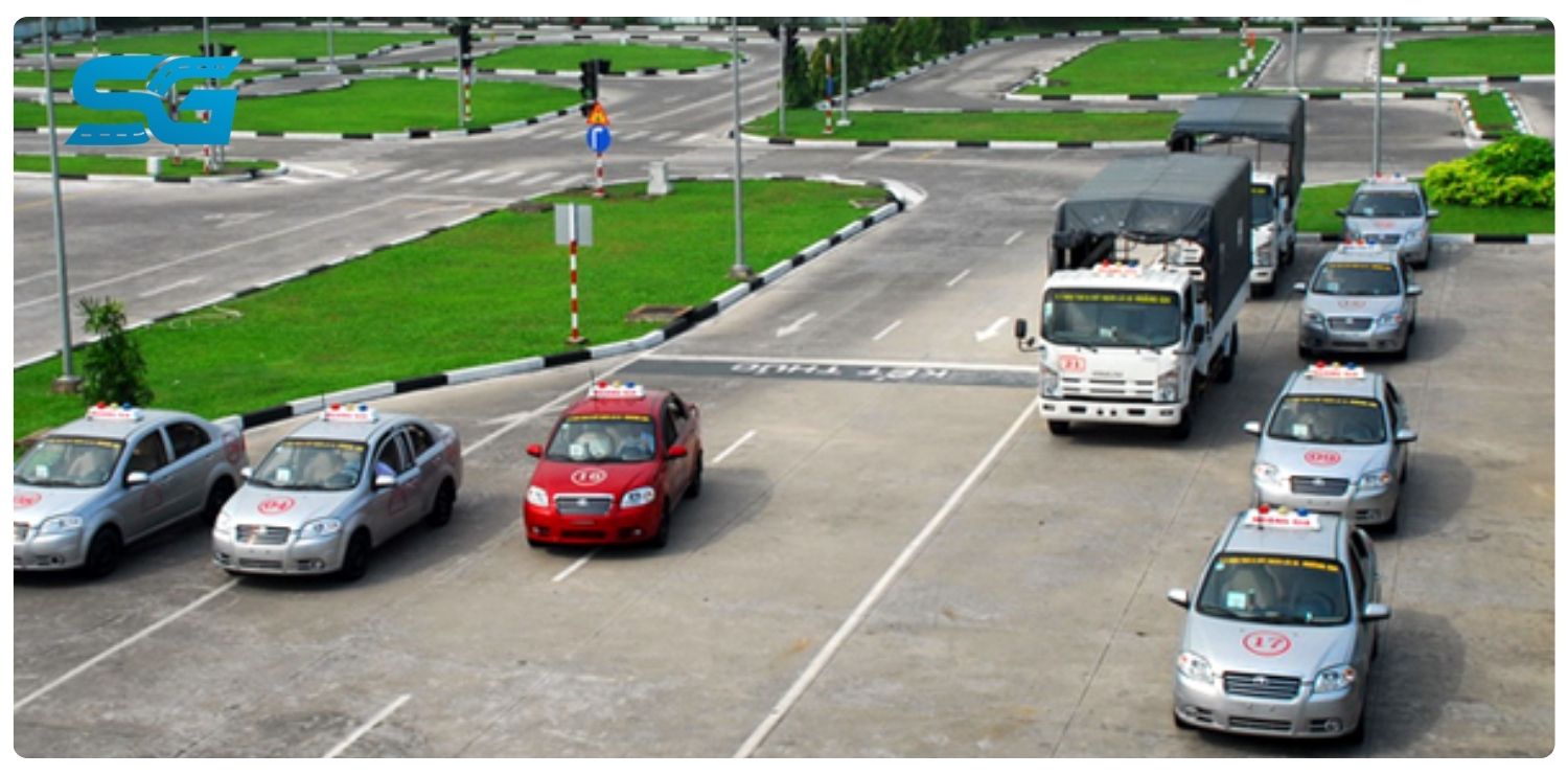 Lái xe 4 chỗ học bằng gì
