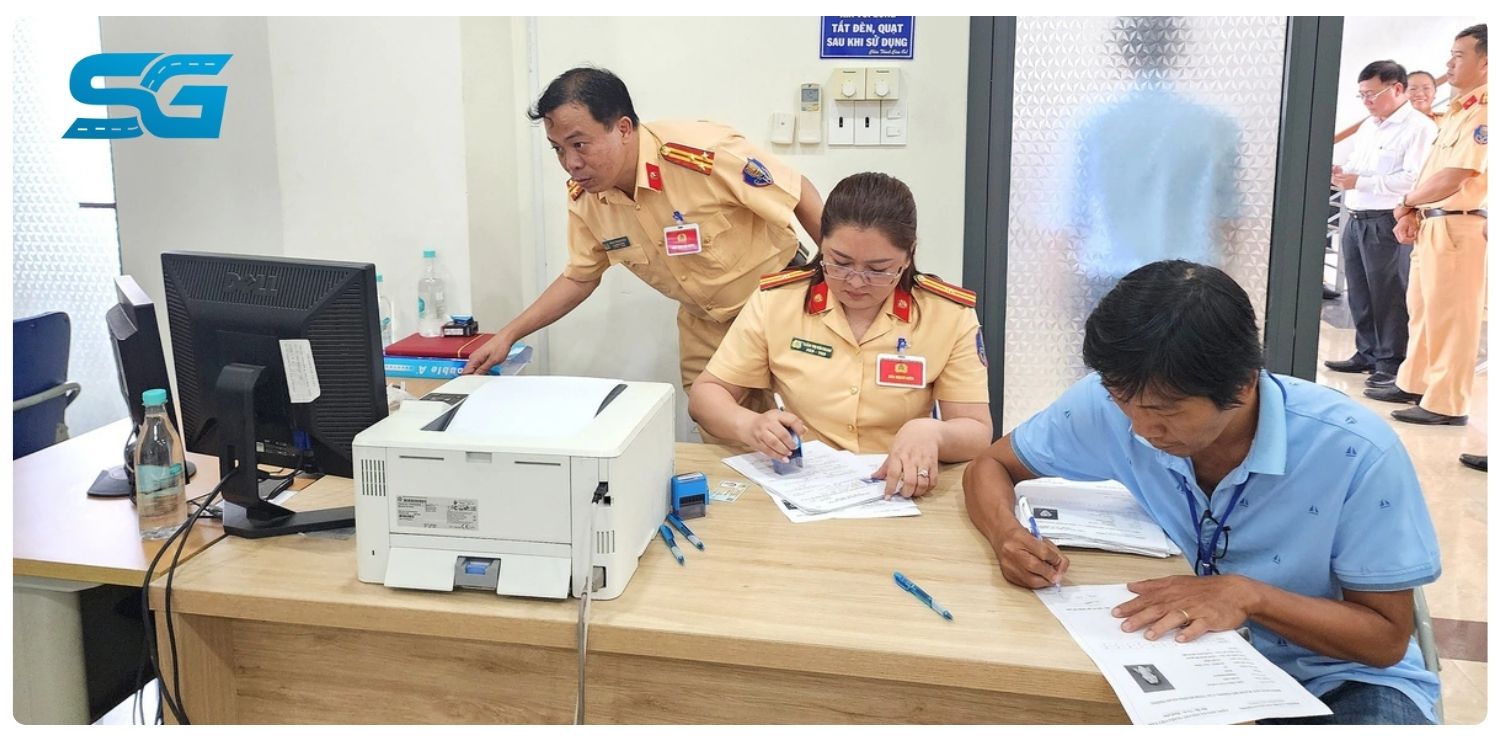 Lái xe 4 chỗ học bằng gì