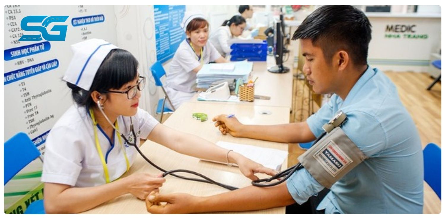 Lái xe 4 chỗ học bằng gì