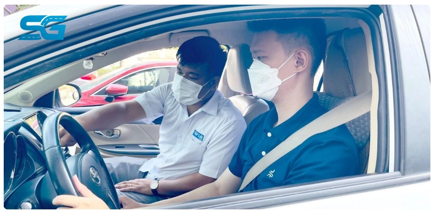 Lái xe 4 chỗ học bằng gì