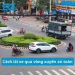 Cách lái xe qua vòng xuyến an toàn