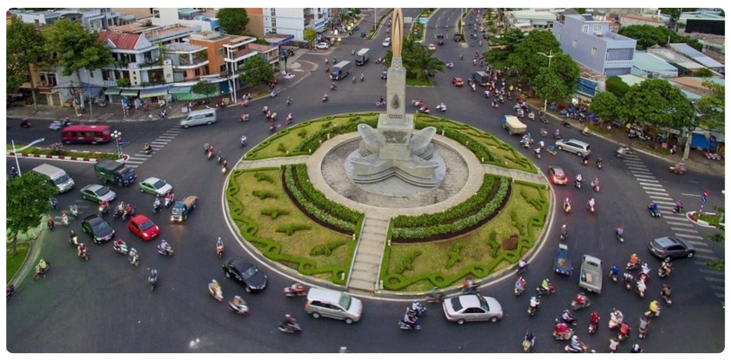 Cách lái xe qua vòng xuyến an toàn